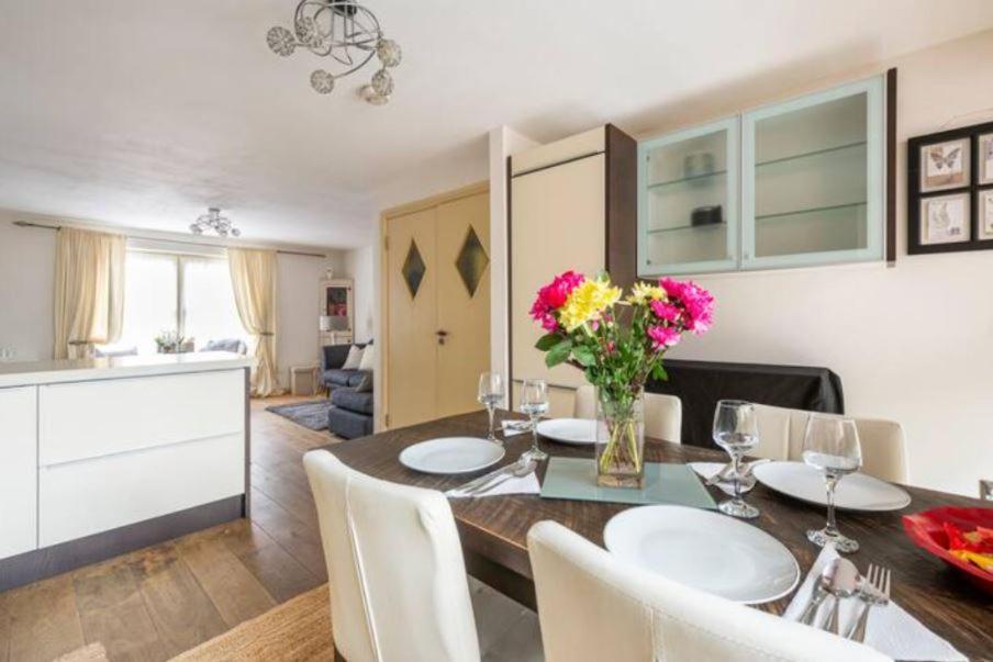 Super Central Beautiful Three Bedroom London Bagian luar foto